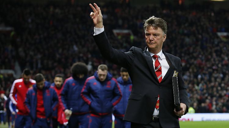 Bei Manchester United wurde Louis van Gaal durch José Mourinho ersetzt.