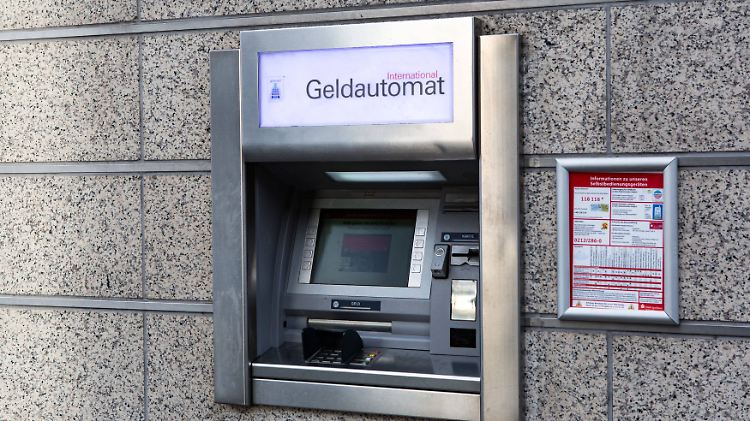Fast alle Geldautomaten in Europa sind mittlerweile mit EMV-Technik ausgestattet. Mit gestohlenen Kartendaten kommt man hier nicht weit. 