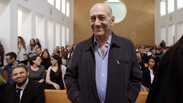 Olmert zeigt sich erleichtert, dass das Oberste Gericht ihn von einigen Vorwürfen freisprach. 