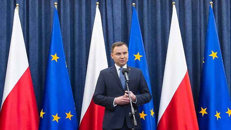 Polens Präsident Andrzej Duda setzte die Reform des polnischen Verfassungsgerichts in Kraft - trotz vieler Bedenken.