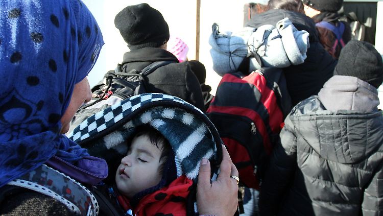 Auch an der Grenze zwischen Serbien und Mazedonien warten Flüchtlinge auf Durchlass. 