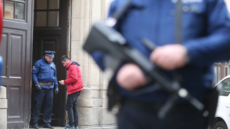 In Brüssel werden verstärkt Personen kontrolliert.
