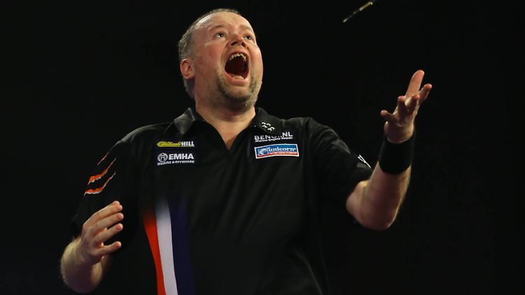 Die totale Feier-Eskalation: Raymond van Barneveld.