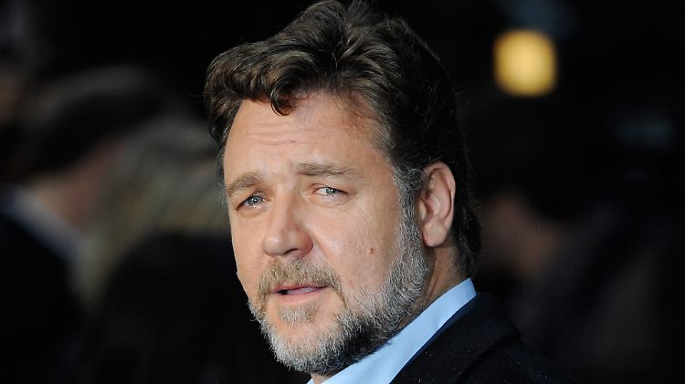 Russell Crowe zeigt wenig Verständnis für die Sicherheitsbestimmungen der Fluglinie.