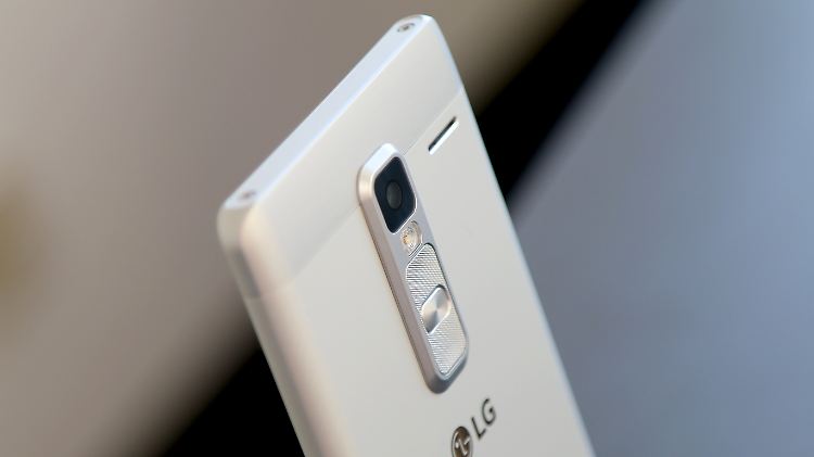 Eigenwilliges Gehäuse: Das LG Class steckt im Alukleid. 