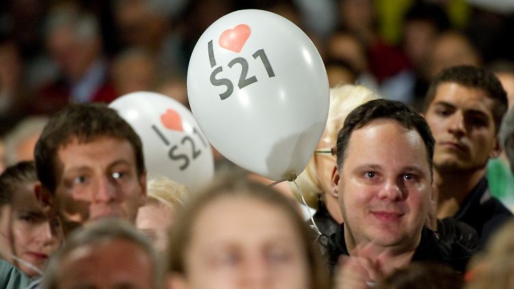 Die Stuttgart-21-Befürworter, die am Abend auf die Straße gingen, können aufatmen: Einen "generellen" Baustopp gibt es nicht. Was immer das bedeutet.