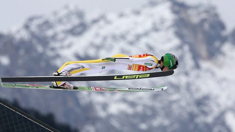 Peter Prevc segelte in der Qualifikation allen davon.