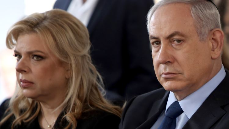 Sara und Benjamin Netanjahu werden nicht reich durch das Gehalt des Regierungschefs.
