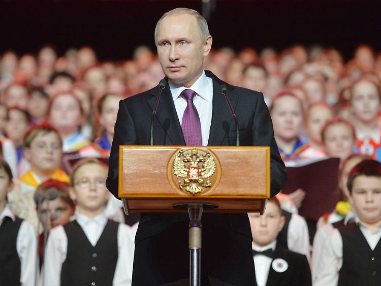 Wladimir Putin (Archivbild) zieht den Bogen zum 70. Jahrestag des Endes des Zweiten Weltkrieges.