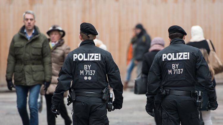 Auch am Neujahrstag zeigte die Polizei in München Präsenz.