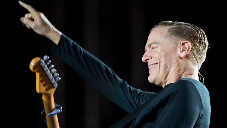 Neben seiner Musik hat Bryan Adams auch eine Passion für Fotografie.