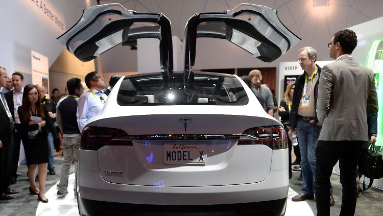 Futuristisch vom Antrieb bis in die Flügeltüren: Ein Prototyp des "Model X" bei einer Messe in Las Vegas (Archivbild).