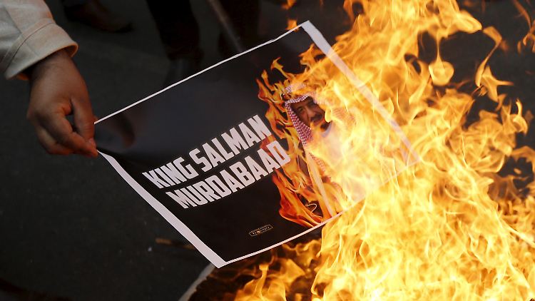 Die Spannungen nehmen zu: In mehreren Städten gab es teilweise gewaltsame Proteste gegen die Hinrichtung eines schiitischen Geistlichen in Saudi Arabien.