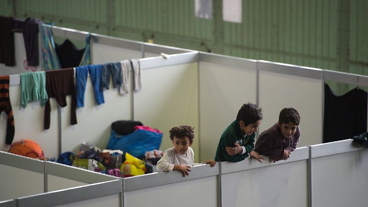 Flüchtlingskinder im Dezember 2015 in einem Hangar des ehemaligen Berliner Flughafens Tempelhof.