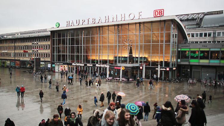 Im Gebäude des Kölner Hauptbahnhofs soll es in der Silvesternacht zu etlichen sexuellen Übergriffen gekommen sein.