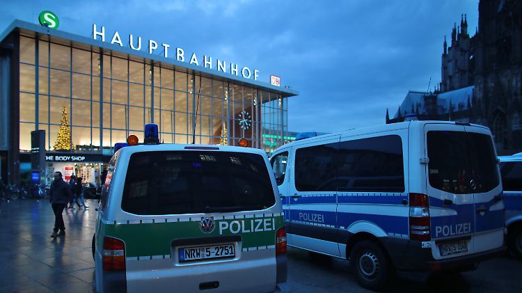 Nach den Übergriffen am Kölner Hauptbahnhof gibt es über 90 Anzeigen.