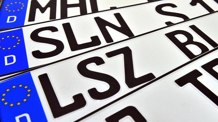 Eigentlich gilt in Deutschland, dass Buchstabenkombinationen, die an das Nazi-Regime erinnern, nicht vergeben werden sollen.