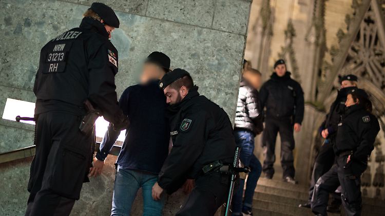 Polizeieinsatz in Köln: Seit der Silvesternacht ist die Aufmerksamkeit besonders hoch.