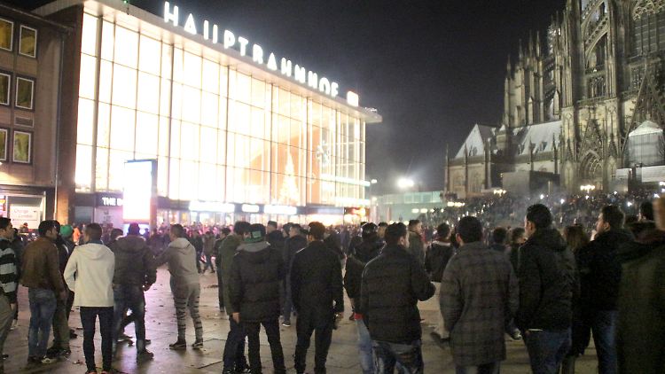 Die Lage in Köln war außer Kontrolle geraten. Sexuelle Übergriffe gab es unter anderem auch in Hamburg und Stuttgart.