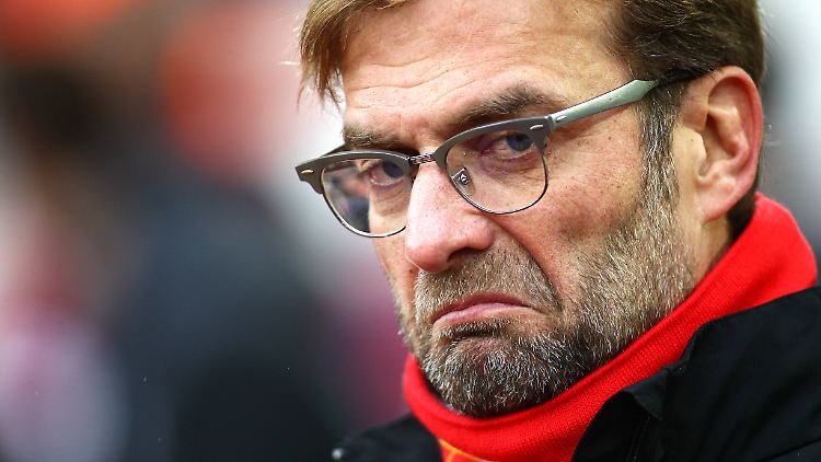 Neben den Verletzungssorgen seiner Manschaft muss sich Jürgen Klopp auch mit Kritik an seiner Person auseinandersetzen.
