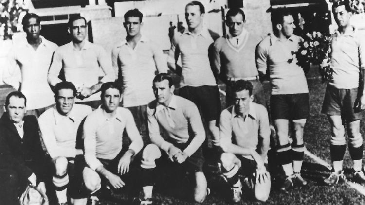 So sahen Sieger damals aus: Uruguay Nationalmannschaft nach dem Titelgewinn 1930