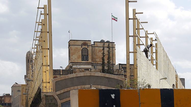 Ausstehende können keine Beschädigungen an der iranischen Botschaft im Jemen erkennen. 