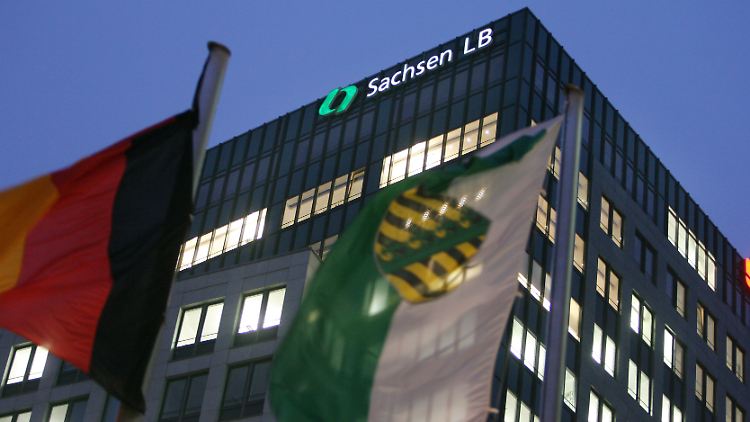 Inzwischen gehört die SachsenLB der Landesbank BaWü und ist als Sachsen Bank aktiv.