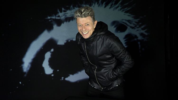 David Bowie denkt noch lange nicht an die Rente: Zum 69. Geburtstag erscheint das 25. Studioalbum des Ausnahmemusikers.