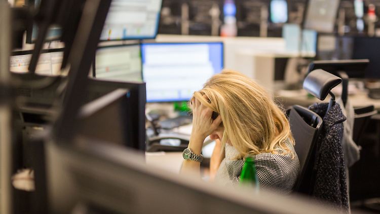 Was für ein Börsentag: Mehr als 250 Punkte geht es nach unten für den Dax.