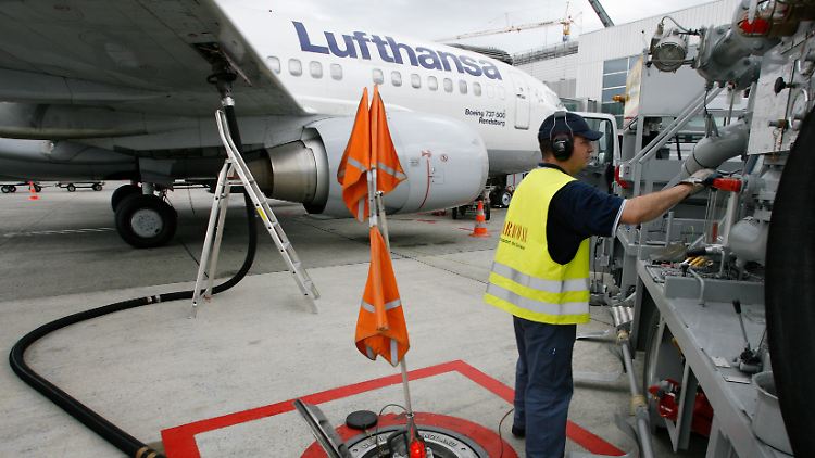 Teure Tankrechnung: Die Spritkosten dürften sich im laufenden Jahr auf 4,9 Milliarden Euro verringern.