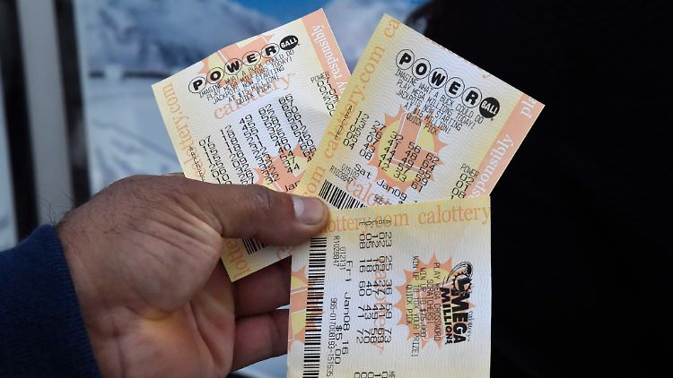 Nach Abzug der Steuern würden ihm dann noch rund 496 Millionen Dollar bleiben.