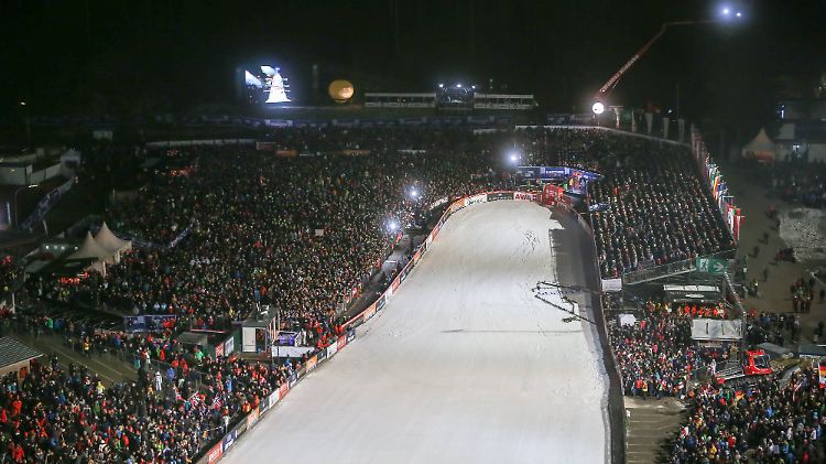 Merke: Beim Skisprung-Weltcup in Willingen fehlt es an Kamel-Abstellplätzen.