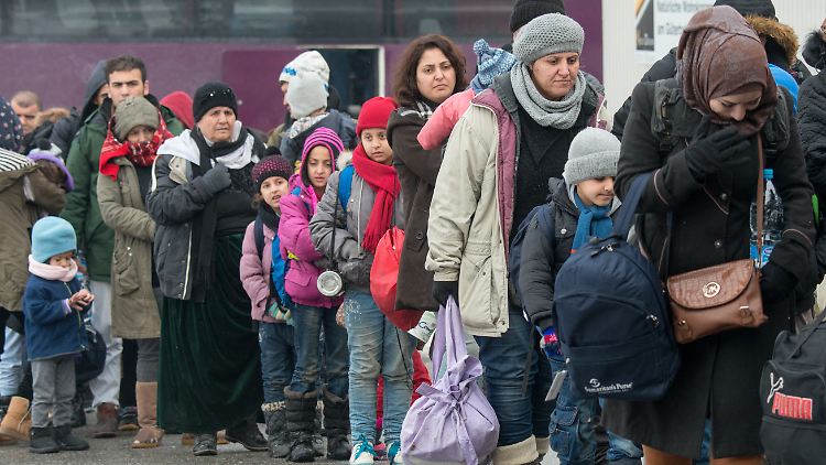 Ein starker Staat ist nach Ansicht von Vizekanzler Sigmar Gabriel wichtig, um schnell auf Straftaten zu reagieren und um die Probleme in der Flüchtlingskrise zu lösen.