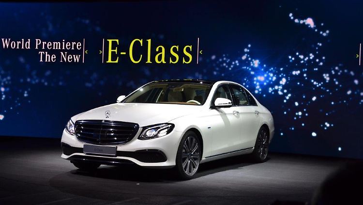 Die neue E-Klasse ist nach Ansicht der Verantwortlichen eines der intelligentesten Autos, das in Kürze auf den Straßen fahren wird.