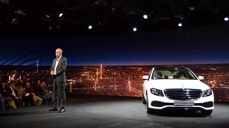 Daimler-Chef Zetsche ist davon überzeugt, dass die Intelligenz der neuen E-Klasse nur ein erster Schritt sein kann.