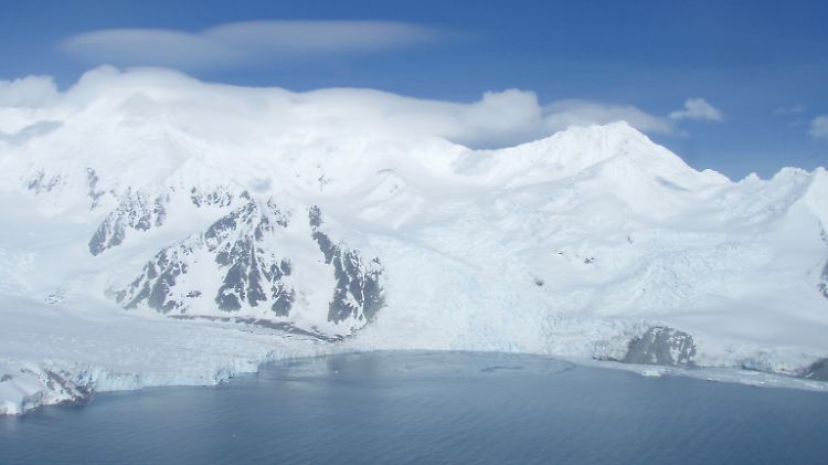 In der Antarktis arbeiten über 30 Nationen auf Forschungsstationen.