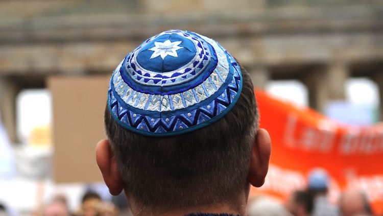 In Deutschland lebende Juden sorgen sich zunehmend um ihre Sicherheit - wegen des sich ausbreitenden Antisemitismus.