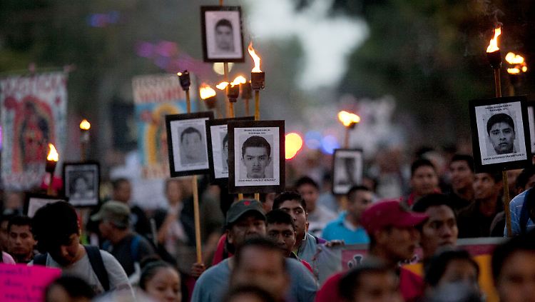 Die Angehörigen der Entführten demonstrierten für eine schnelle Aufklärung des Verbrechens. Die Bilanz der Behörden in Guerrero in solchen Fällen gibt jedoch wenig Anlass zur Hoffnung.