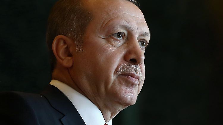 Der türkische Präsident Erdogan hatte gefordert, dass ein Satire-Beitrag über ihn gelöscht wird.