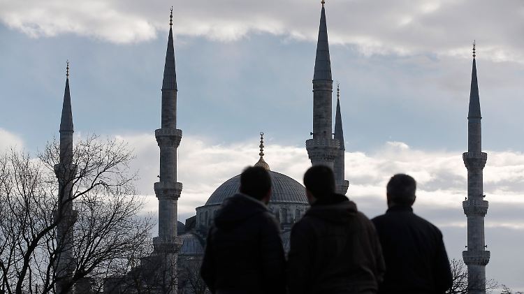 Der Anschlag ereignete sich zwischen Hagia Sophia und der Blauen Moschee (Sultan Ahmet), wo viele Touristen flanieren.