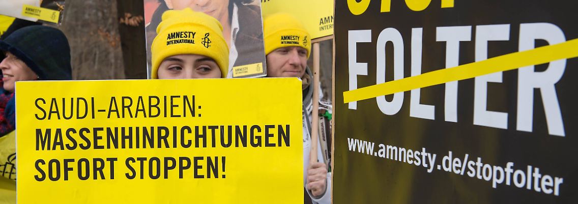 Am vergangenen Freitag demonstrierten etwa 150 Menschen vor der saudischen Botschaft in Berlin für den Blogger Raif Badawi. Initiiert wurde die Demo von Amnesty International und Reporter ohne Grenzen.