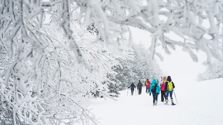 Wanderungen im Schnee sollten gut geplant werden.