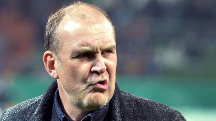Kölns Sportchef Jörg Schmadtke will einen betrügerischen Spielerberater zur Rechenschaft ziehen.
