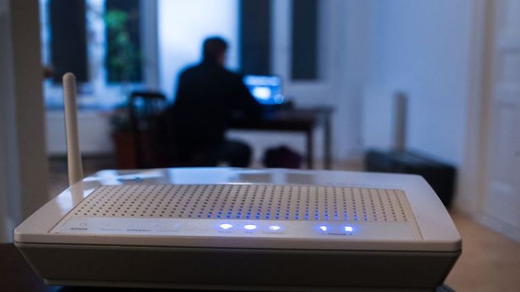 Das Router-Signal muss manchmal mehrere Wände durchdringen. Kein Wunder, wenn dann wenig ankommt. 