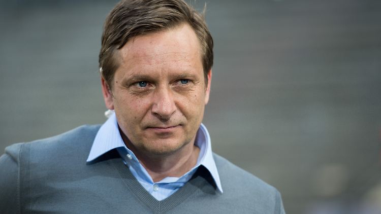 Schalkes Manager Horst Heldt reagiert scharf auf die Kritik von Lothar Matthäus.