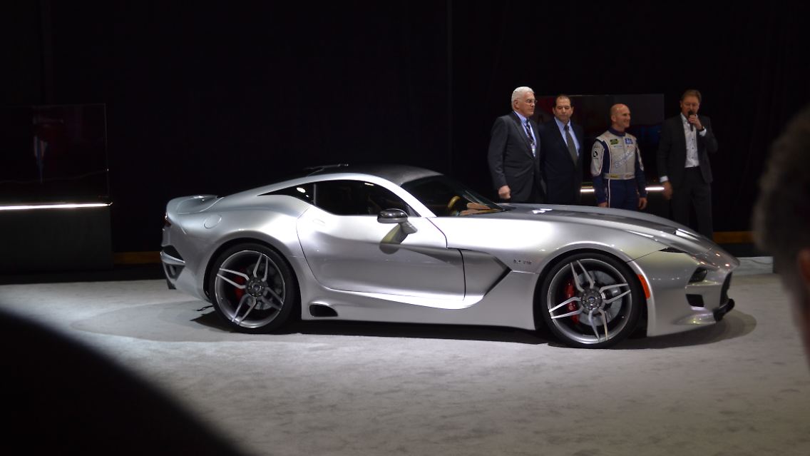 Bob Lutz, Gilbert Villarreal, Ben Keating und Henrik Fisker (v.l.n.r.) bei der Premiere des Force One in Detroit.