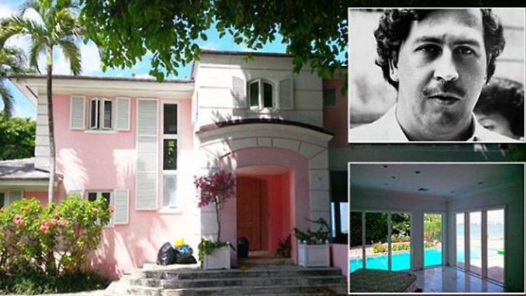 Ein Team von Experten mit Metalldetektoren, Sonargeräten und anderen Appareten stellt die Villa von Pablo Escobar akribisch auf den Kopf.