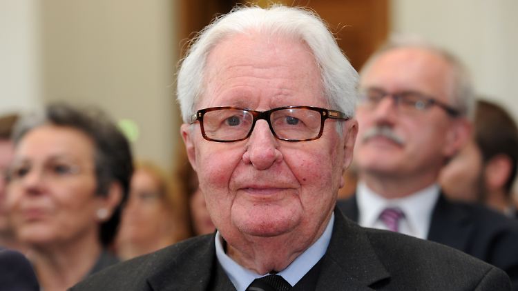 Hans-Jochen Vogel war Oberbürgermeister von München, Justizminister im Kabinett von Kanzler Helmut Schmidt, Regierender Bürgermeister von Berlin und, von 1987 bis 1991, SPD-Vorsitzender.