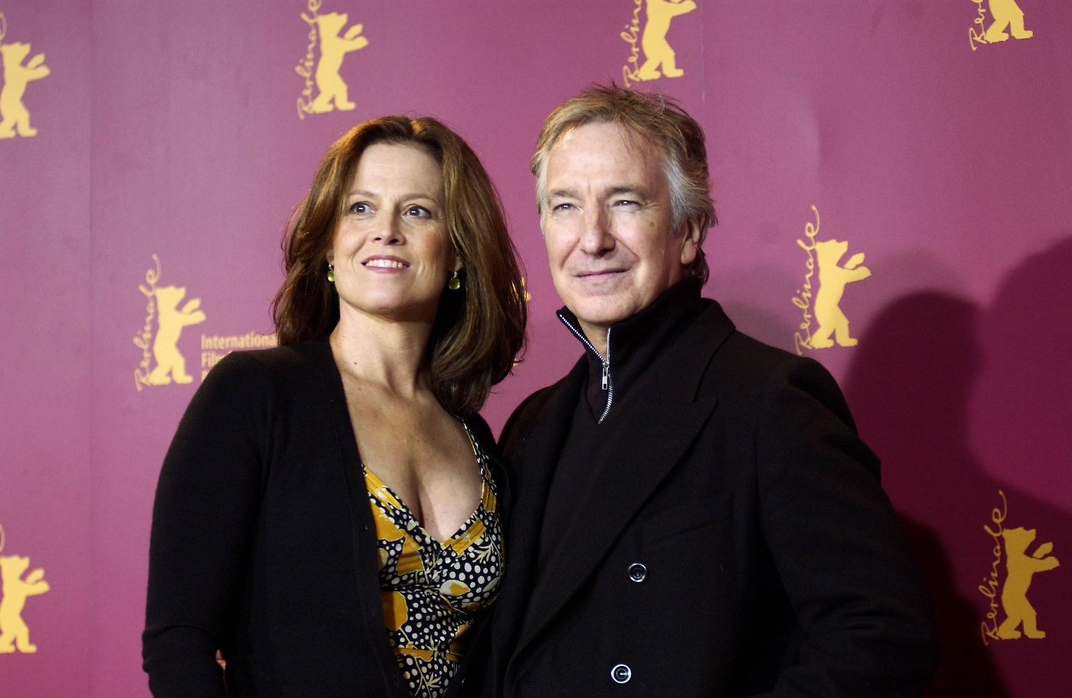 Er war ein Charakterdarsteller aus der höchsten Liga der Schauspielkunst: Alan Rickman - hier bei einem Auftritt bei der Berlinale 2006 an der Seite von Sigourney Weaver (l.) - konnte auf der Leinwand in die unterschiedlichsten Rollen schlüpfen.