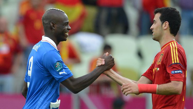 Faire Gesten wie ein Handschlag werden in der italienischen Serie B künftig mit einer Grünen Karte belohnt.